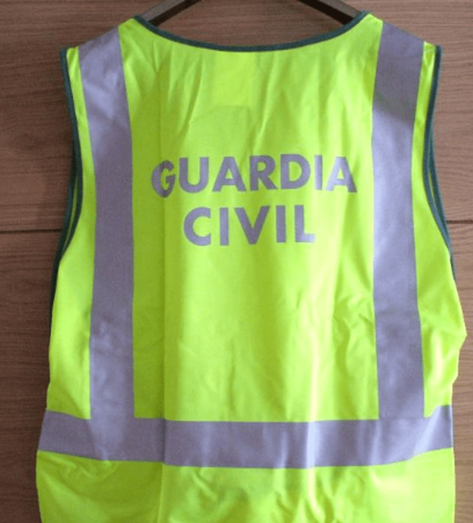 Imagen de archivo de un chaleco reflectante con las letras de la Guardia Civil (Foto TA)